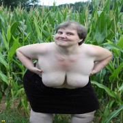 Big mature slut playing in a corn field