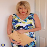 Naughty British housewife Amy got a present from a fan